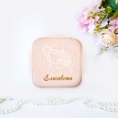 Персонализирана кутия за бижута – Цвете в косите